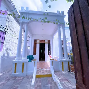 https://historic-house-hostel.santamartahotels.net